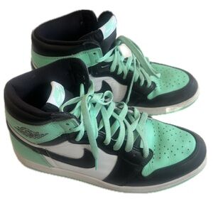 Nike Women's Mint and Black Sneakers